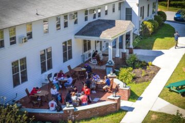 Trải nghiệm lịch sử Mỹ tại trường nội trú Oakwood Friends